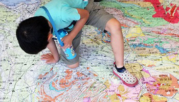 巨大床貼り地質図でみる九州の地質