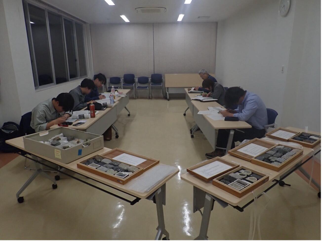 広野町公民館での夜のデータ整理